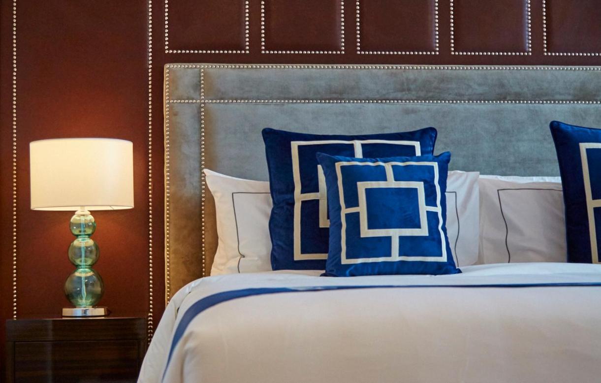 The Face Style Hotel Kuala Lumpur Dış mekan fotoğraf A bed with a headboard