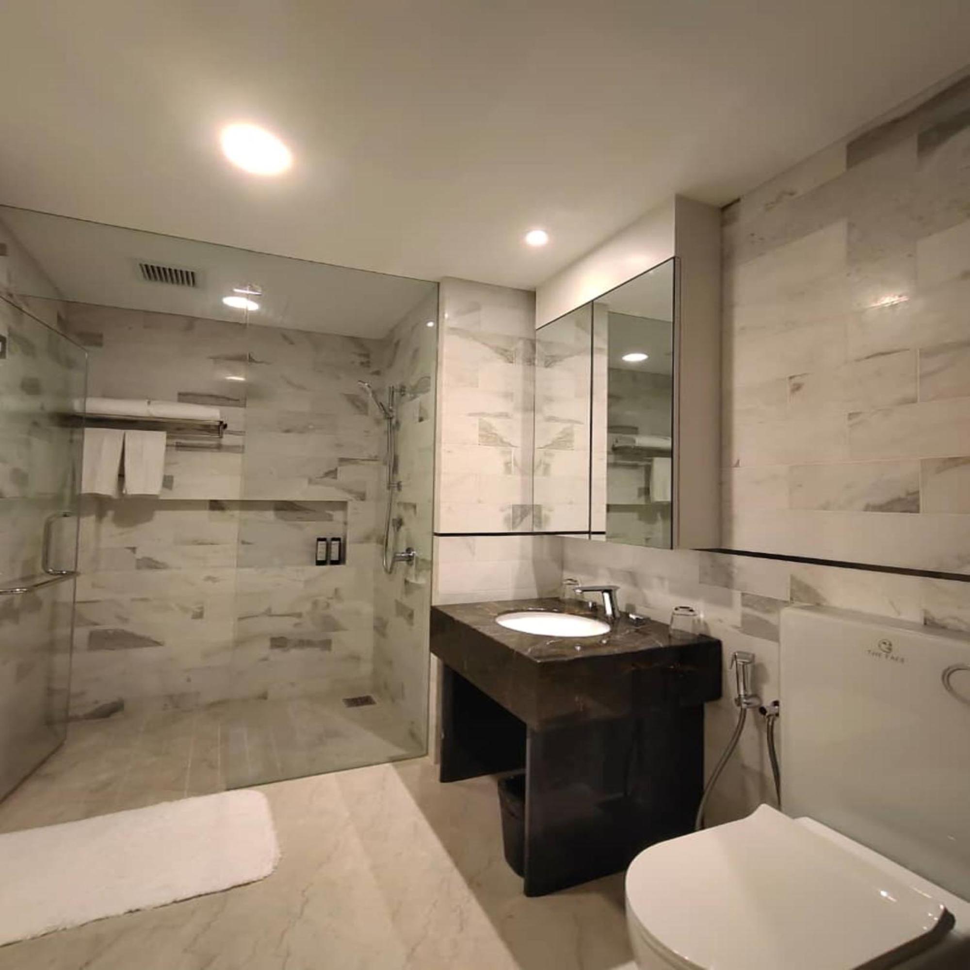 The Face Style Hotel Kuala Lumpur Dış mekan fotoğraf A bathroom in a hotel